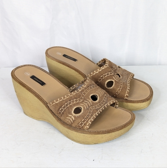 Vintage Shoes - Vintage Xhilaration Y2K Chunky Leather Floral Faux Wood Slide Mules Sandals - 9